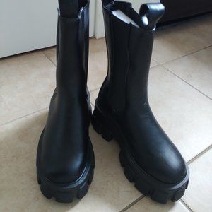 Pretty Little Thing Black Extreme Chunky Chelsea Boots